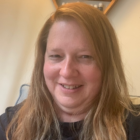 Meet your Posher, Lesley - Picture 1 of 1